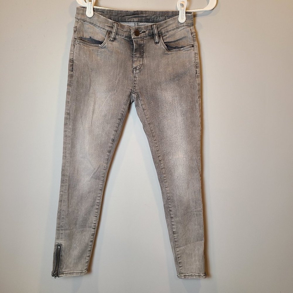 Blank NYC Light Gray Skinny Ankle Jeans with Zipper
